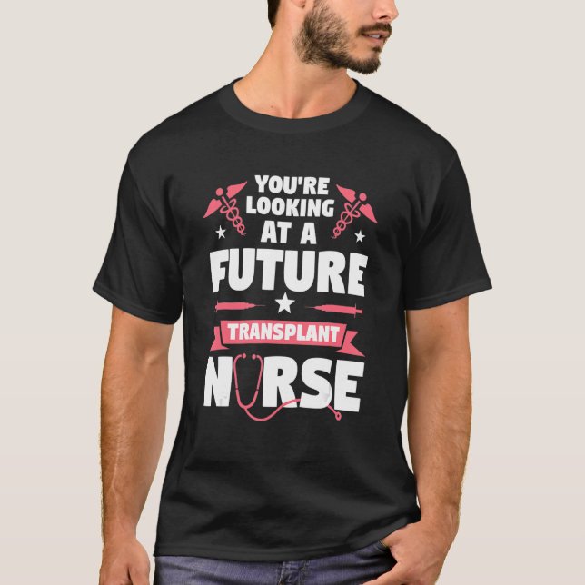 T-shirt Vous êtes en train de regarder une future infirmiè (Devant)