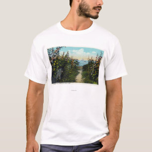 T-shirt Vue de ruelle de rose trémière du port
