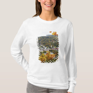 T-shirt Vue d'état de collines de Camden par des arbres