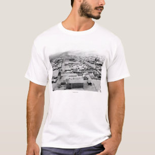 T-shirt Vue d'oeil d'oiseau de Nome, Alaska avec la neige