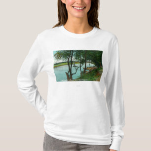 T-shirt Vue d'un atterrissage de bateau sur la rivière