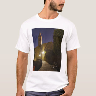 T-shirt Vue nocturne de l'église au crépuscule, Pienza, It