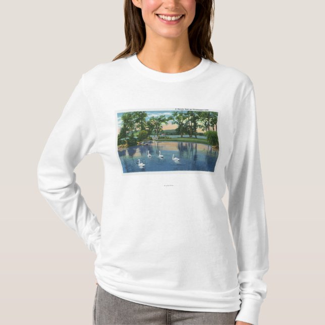 T-shirt Vue pittoresque des cygnes sur le lac (Devant)