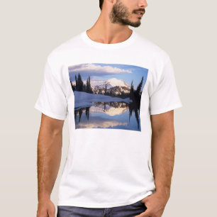 T-shirt WA, Mt Rainier NP, Mt Rainier et nuages