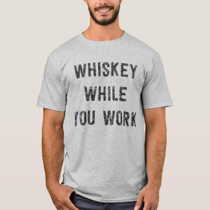 T-shirt Whiskey tandis que vous travaillez