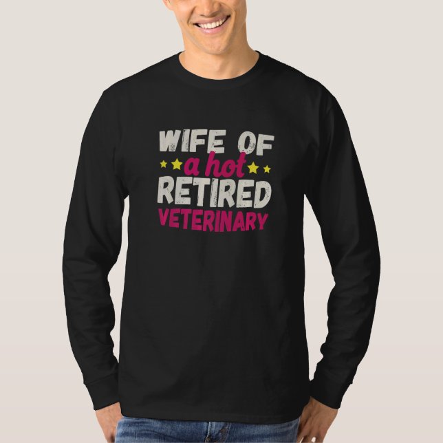 T-shirt Wife of a Hot Retired Veterinary   (Devant)