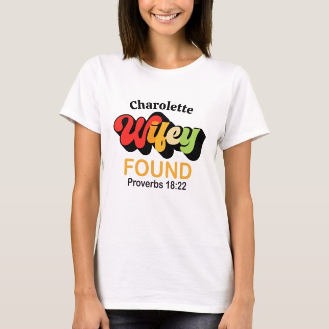 T-shirt Wifey Trouvé Proverbes 18:22 Chemise Couples (Devant)