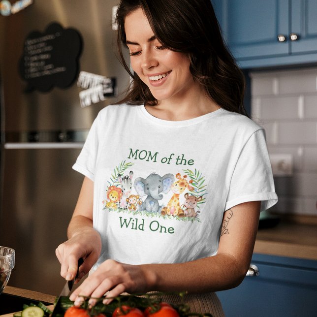 T-shirt Wild One 1er anniversaire Safari Animaux Maman (Customize to change text color. Many sizes & styles to choose from.)