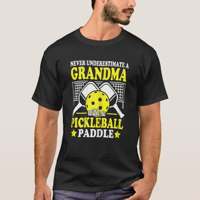 T-shirt Womens Never Underestimate A Grandma With Pickleba (Devant)