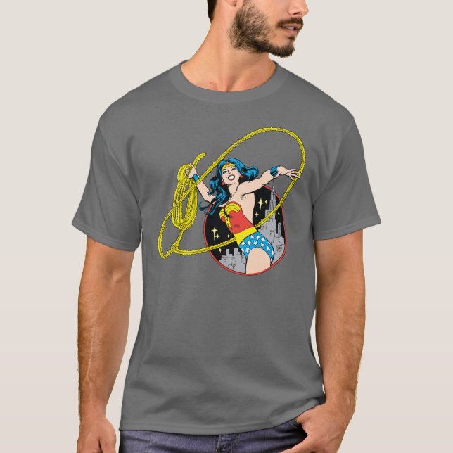 T-shirt Wonder Woman avec l'Arrière - plan de la ville (Devant)