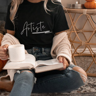 T-Shirt Wort Künstler auf rotem und weißem Hinterg