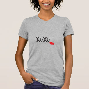 T-shirt XoXo-Hugs-Kisses-avec-lèvres rouges Gris