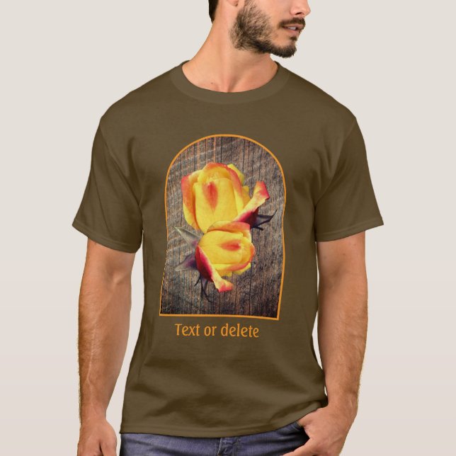 T-shirt Yellow Rosebud Flowers On Barnboard (Devant)