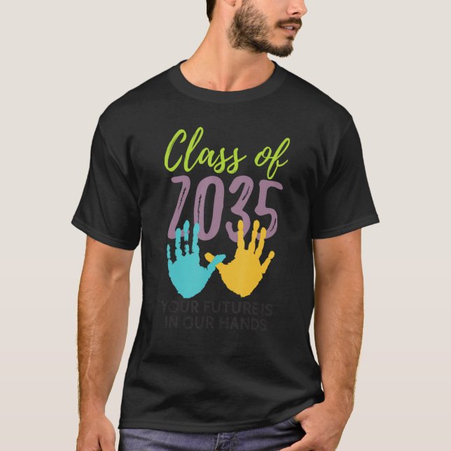 T-shirt Your Future Is In Our Hands Class Of 2035 Kinderga (Devant)