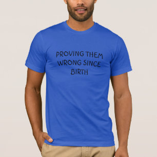 T-Shirt zum Beweis, dass sie seit der Geburt falsc