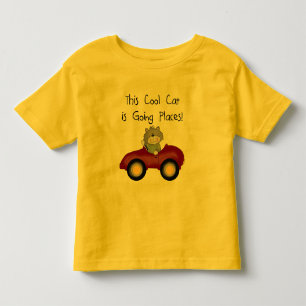 T-shirts et cadeaux rouges allants de voiture