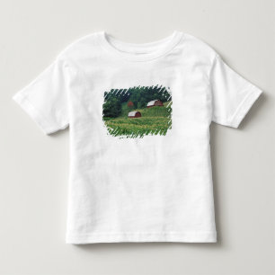 Tabakanbau und Paar roter Tabakscheunen in der Näh Kleinkind T-shirt