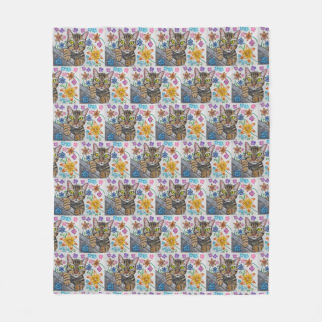 Tabby-Katze und Blumen-Decke  Fleecedecke (Vorderseite)
