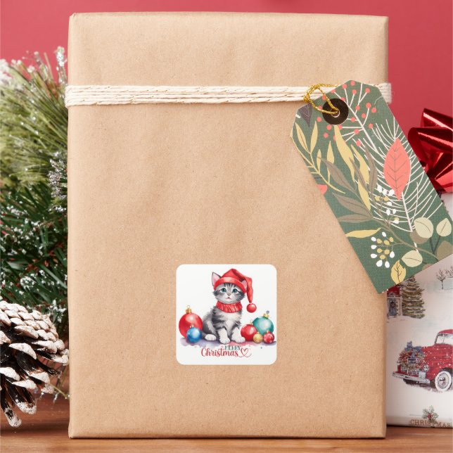 Tabby Kitten in Weihnachtsmannmütze Frohe Weihnach Quadratischer Aufkleber (Feiertag)