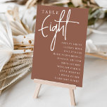 Tabelle ACHTUNG   Gast-Namen Tischnummer<br><div class="desc">Einfache und schicke Tischnummer-Karten im Erdton Rost braun und Weiß machen eine elegante Aussage bei Ihrer Hochzeit oder Veranstaltung. Das Design enthält "Table [number]" in einem spannenden Mix aus klassischer Serif und handgeschriebenem Skriptsatz, darunter einzelne Gastnamen. Design wiederholt sich auf beiden Seiten. Einzelne nummerierte Karten werden separat verkauft; bestellen Sie...</div>