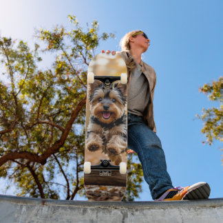 Tabla de Skate Perrito Saltando en el Bosque Skateboard
