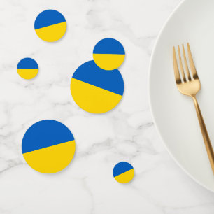Table confetti avec drapeau de l'Ukraine