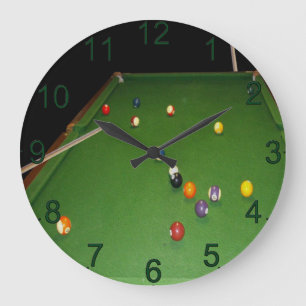 Table De Huit Avec Boules Et Cue, Horloge Mur