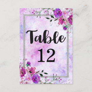 Tableau de numéros de table à fleurs violettes et