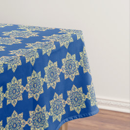 Tablette mit Goldmedaillons auf blau Tischdecke
