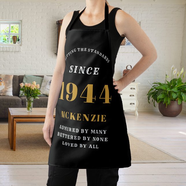 Tablier 80e anniversaire 1944 Nom Chic Elegant Black Gold (Elegant Black & Gold Chic Apron - 80th Birthday 1944 Name Personalized Kitchen & BBQ Essentials.)