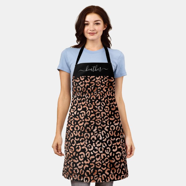 Tablier Apron Poster de animal Léopard Noir Chic Monogram (Porté)