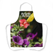 Tablier avec fleurs du jardin et papillon