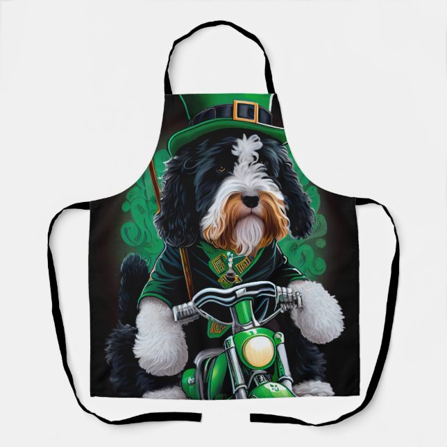 Tablier Bernedoodle Chien conduisant vélo St. Patrick's Da (Recto)