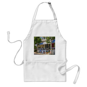 Tablier Cape May NJ – Un homme promenant son Goldendoodle