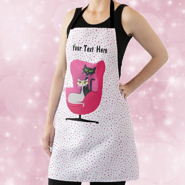 Tablier Chaise Rose Du Milieu Du Siècle Avec Deux Chats Po (Mid century elegant cats in a vintage chair on white kitchen apron with pink polka dots.)