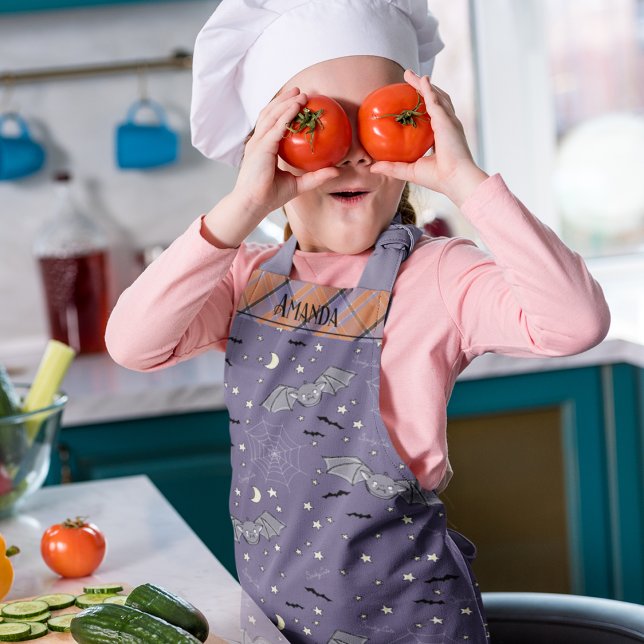 Tablier Chauves-souris éffrayantes Enfants Halloween viole (Spooky Halloween Purple and Orange Plaid Apron for Kids. Hand Drawn Cute Bats, Stars & Spiderwebs)