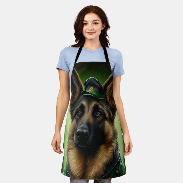 Tablier Chien berger allemand en tenue de jour St. Patrick (Porté)
