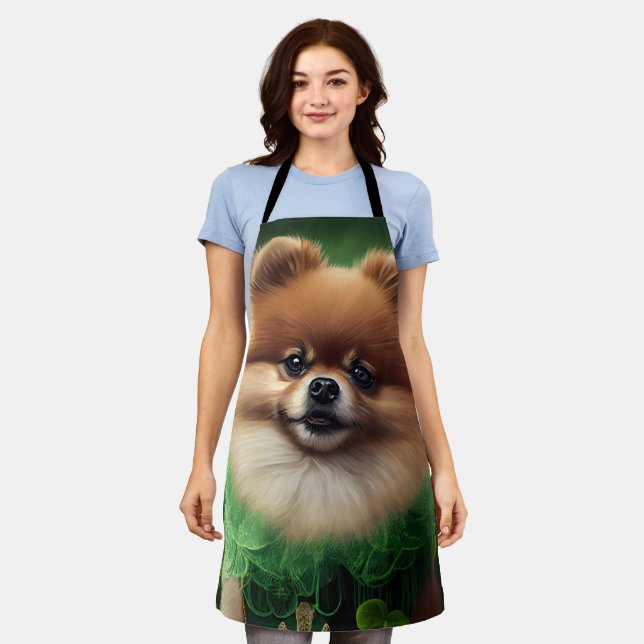 Tablier Chien de Poméranie en tenue de jour St. Patrick (Porté)