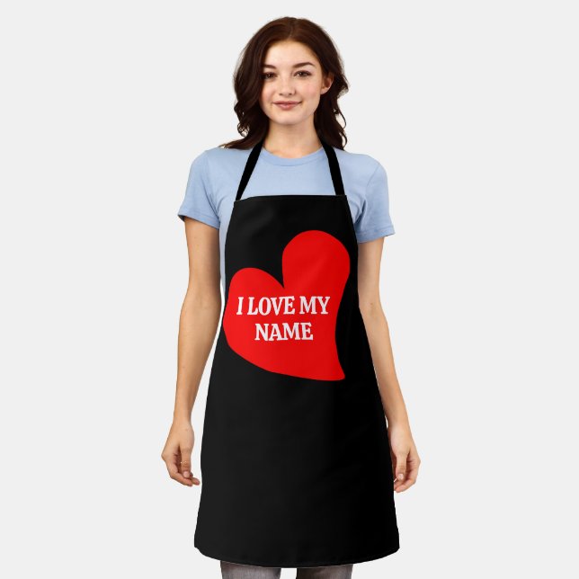 TABLIER COEUR ROUGE TRENDY J'AIME MA VALENTINE ROMANTIQUE (Porté)