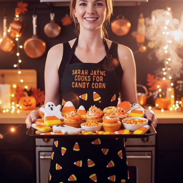 Tablier Corne à bonbons sur mesure drôle Apron d'Halloween (Sweet treats good enough to eat! And this could be you in this fun candy corn apron. Add your name!)