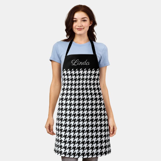 Tablier Cuisine motif à la mode en noir et blanc (Porté)