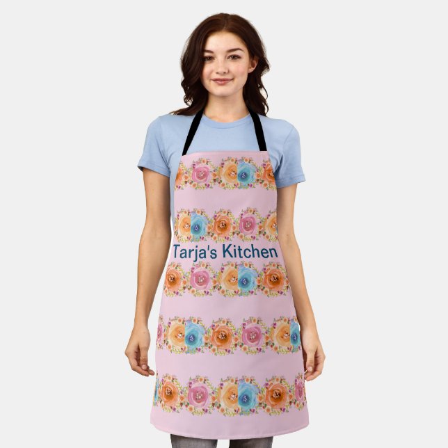Tablier Cuisine rose avec fleurs (Porté)