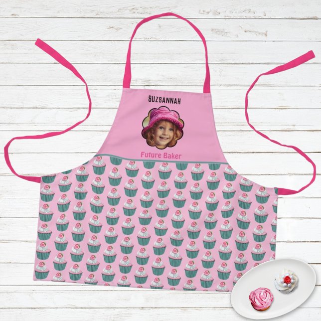 Tablier Cupcakes colorés Scalloped Photo personnalisée (This cute custom photo kids apron is ready for personalization as a sweet gift. )