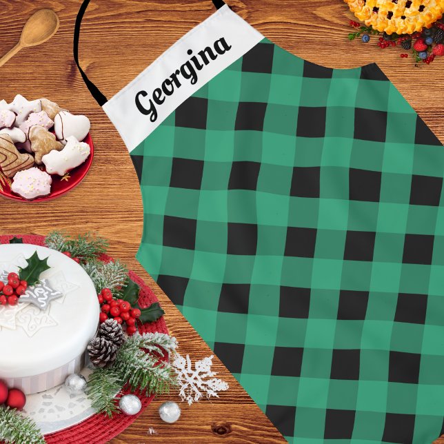 Tablier de cuisine personnalisé à motif carreaux d (A personalized kitchen apron with an emerald green buffalo plaid pattern)