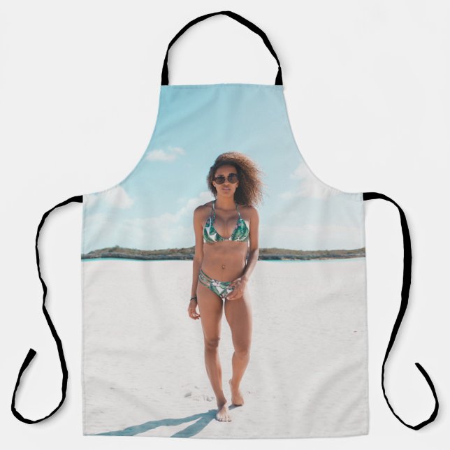 Tablier Femme en bikini debout sur le sable (Recto)