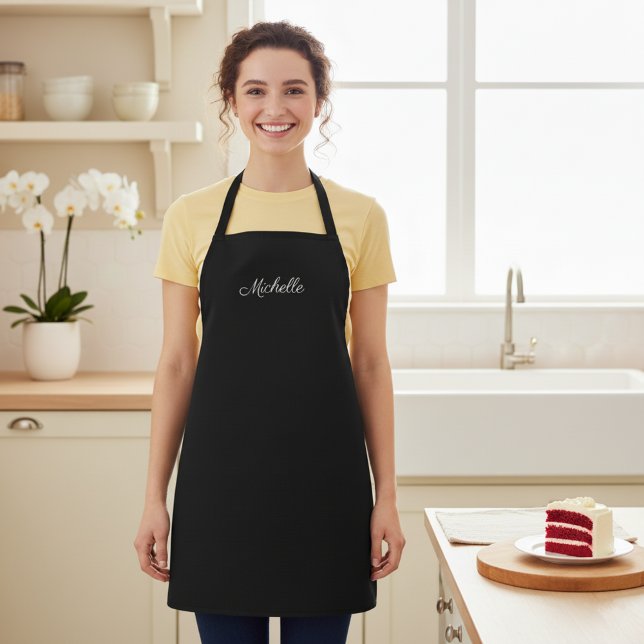 Tablier noir avec nom personnalisé (Personalized black kitchen apron with a custom name.)