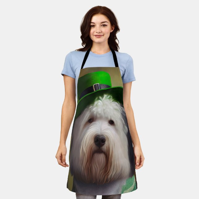 Tablier Old English Sheepdog en tenue de la Saint-Patrick (Porté)