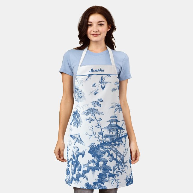 Tablier Pagode bleue et blanche personnalisée Chinoiserie (Porté)