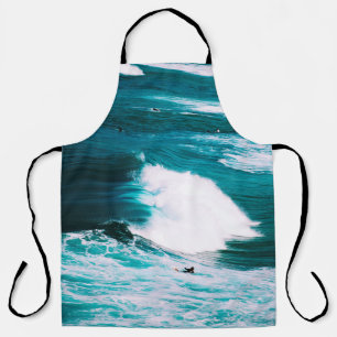 TABLIER PERSONNE EN SURBORD AVEC VAGUES OCÉANIQUES