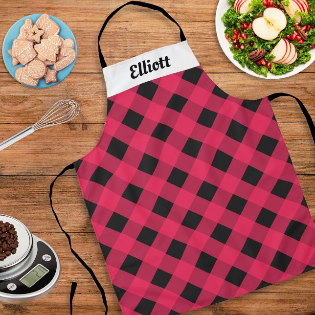 Tablier Red Buffalo Check Plaid Cuisine moderne personnali (An eye-catching apron with red buffalo plaid pattern. Personalize with a name at the top)